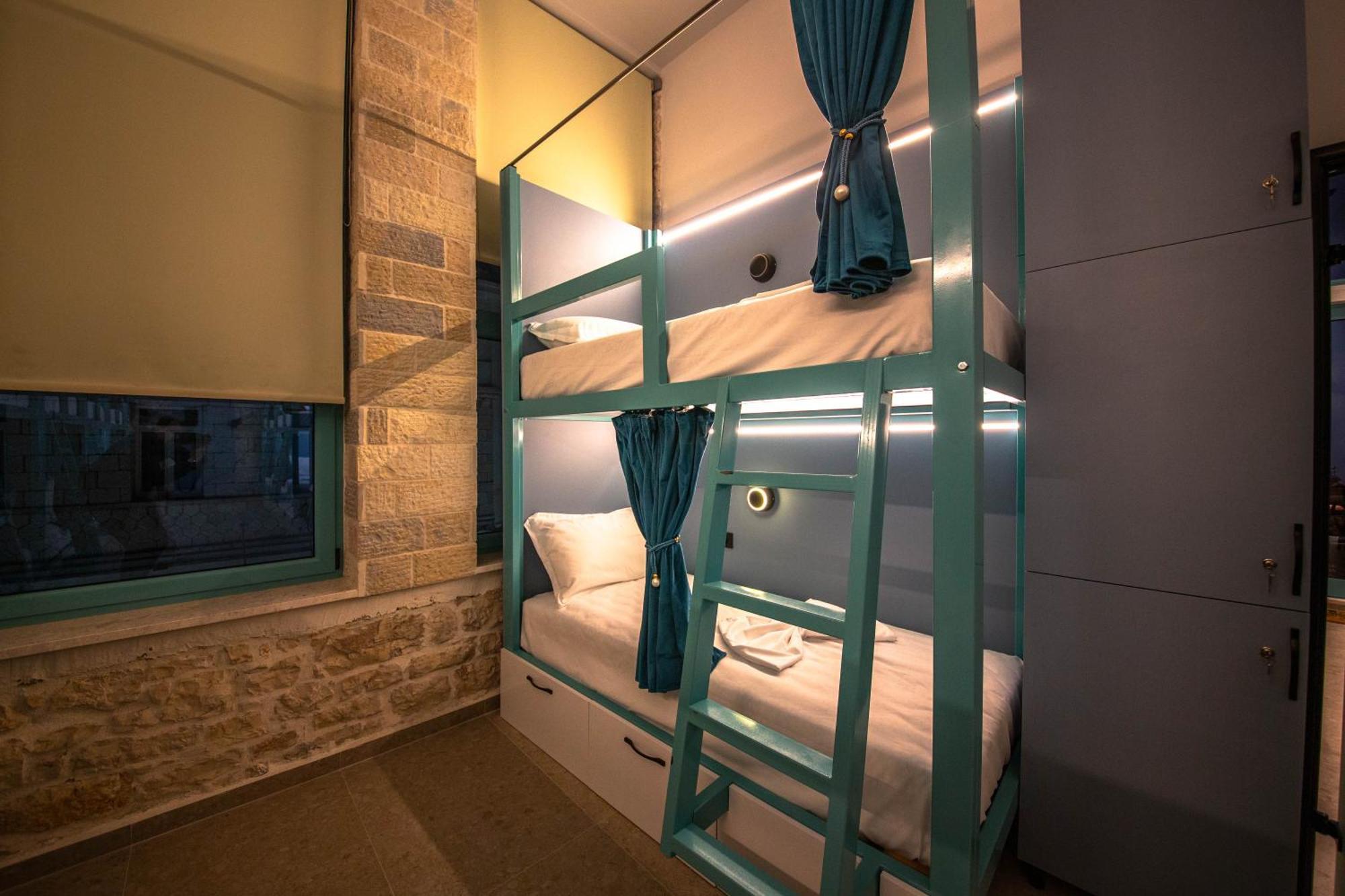 Vega 43 Hostel Sarandë Esterno foto
