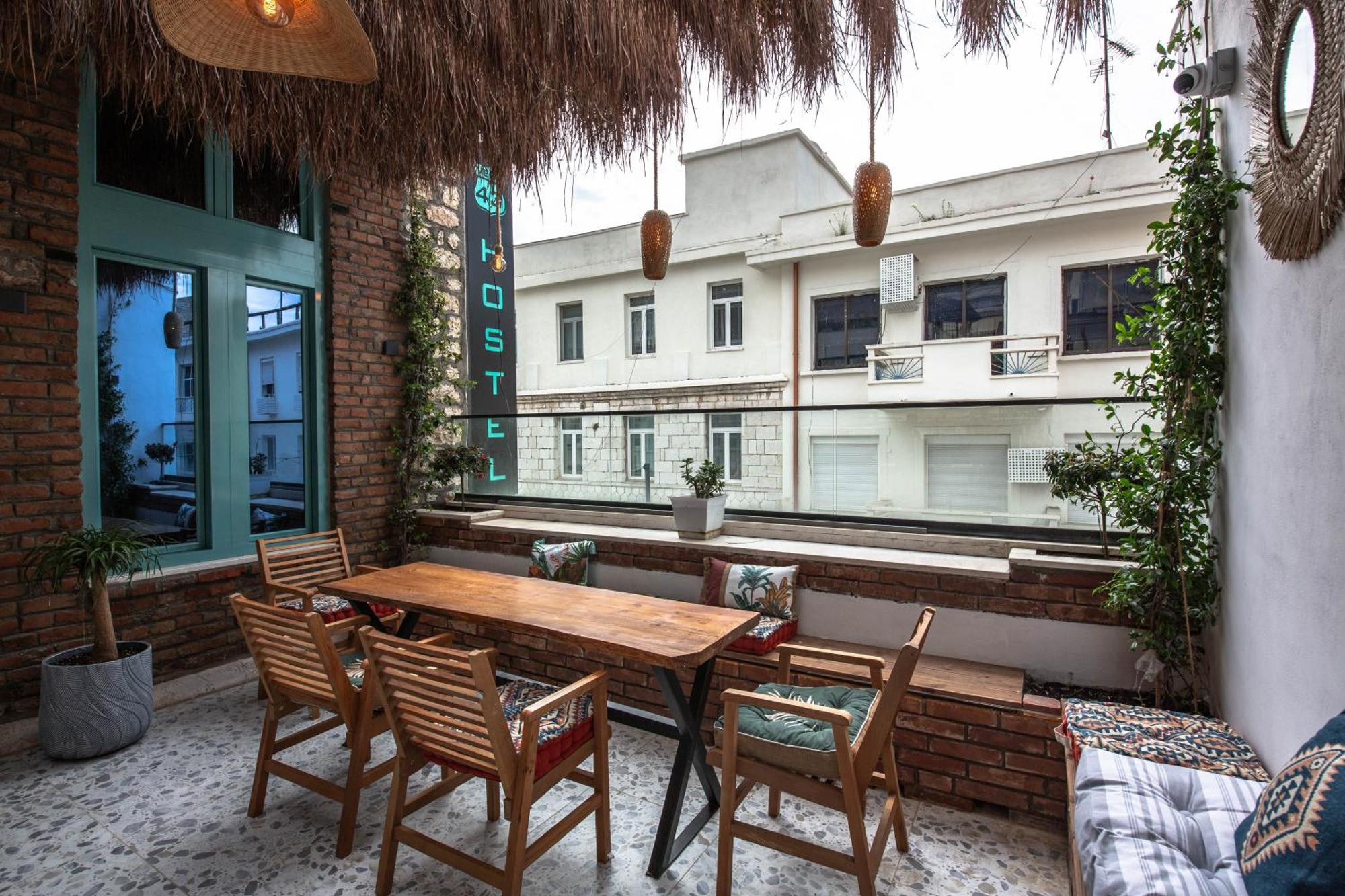 Vega 43 Hostel Sarandë Esterno foto