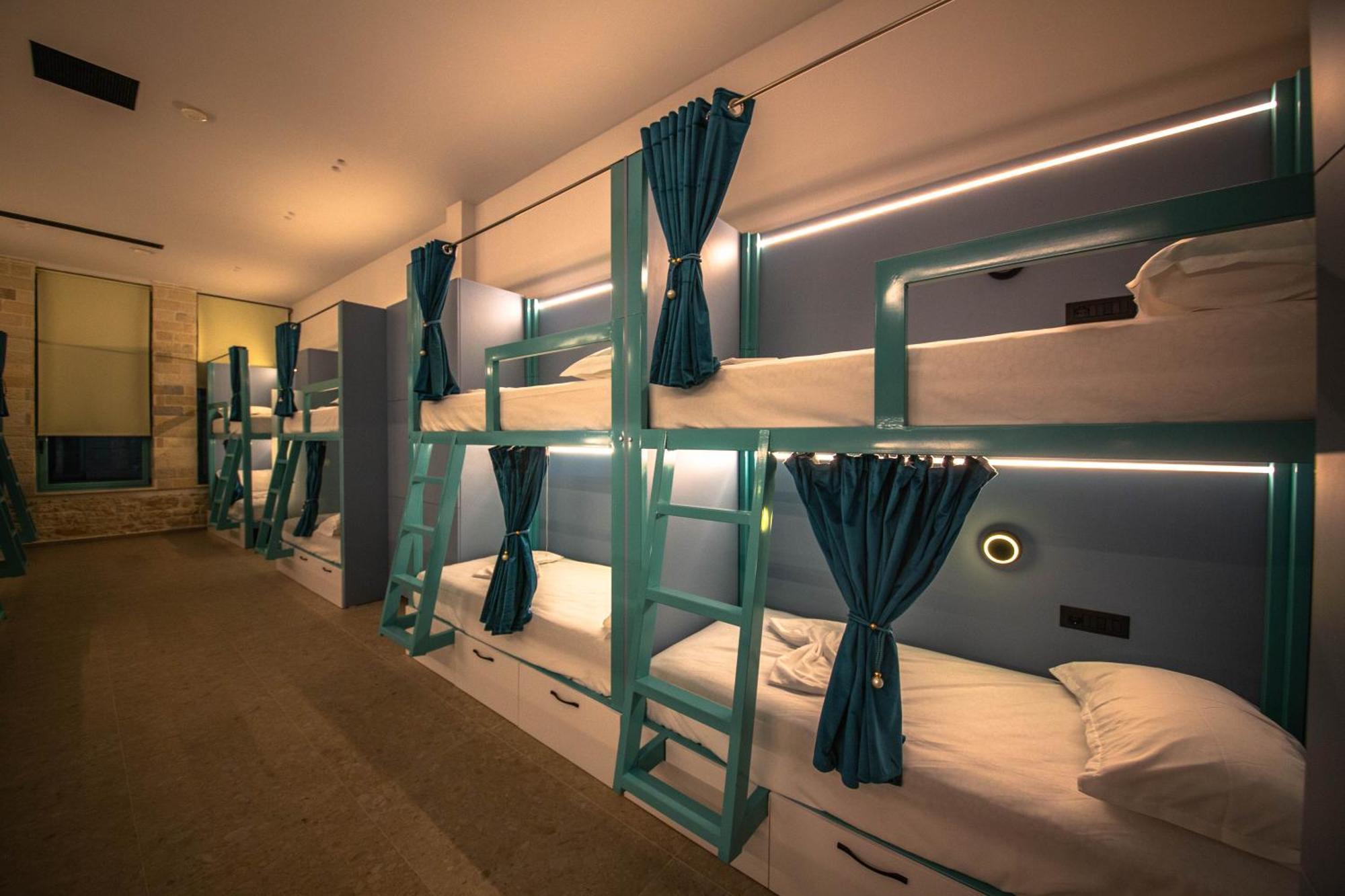 Vega 43 Hostel Sarandë Esterno foto