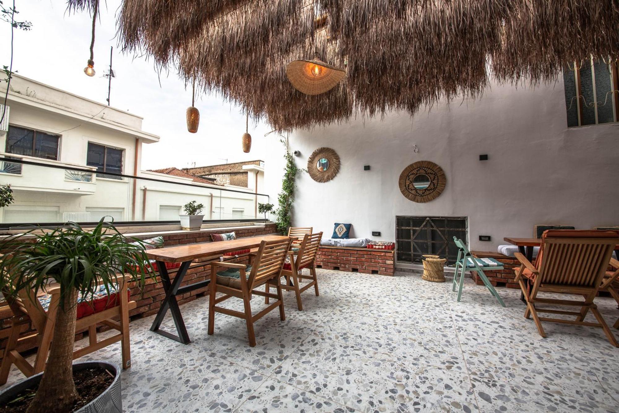 Vega 43 Hostel Sarandë Esterno foto