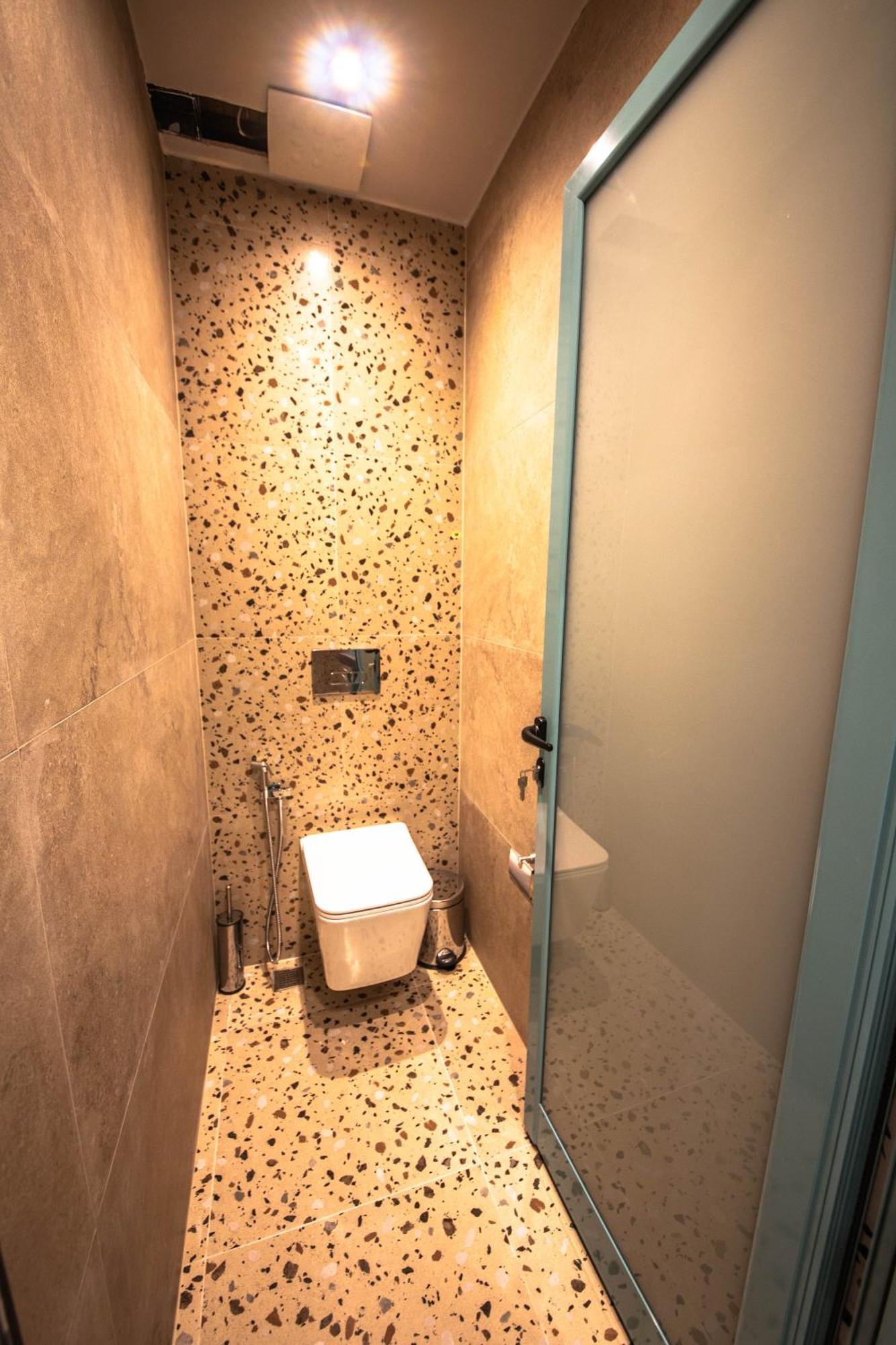 Vega 43 Hostel Sarandë Esterno foto