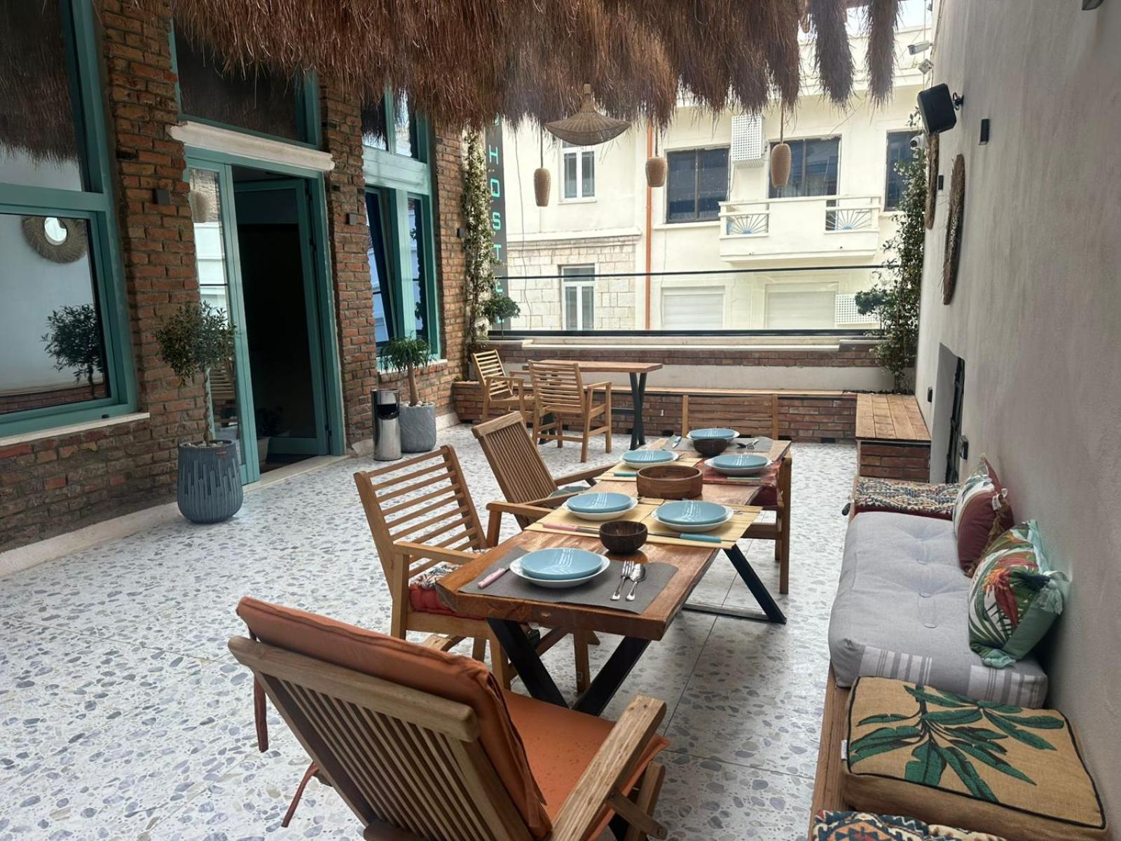 Vega 43 Hostel Sarandë Esterno foto